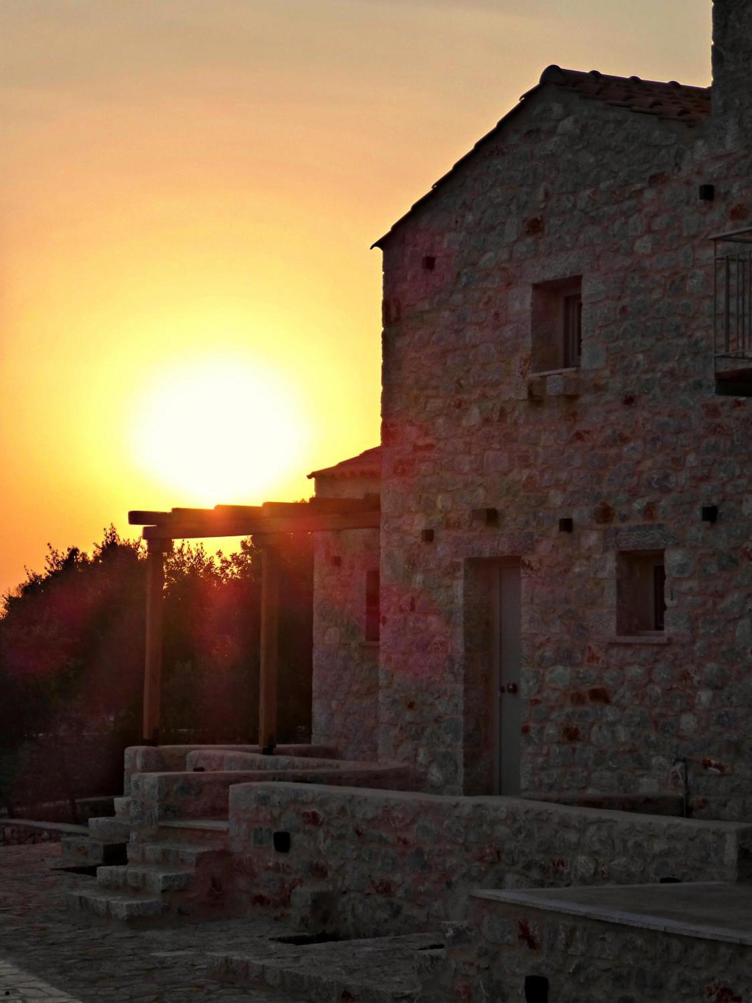 Terra Di Pietra Exclusive Suites & Apartments Areopoli Luaran gambar
